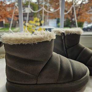 Cozy Gray Fur-Lined Boots